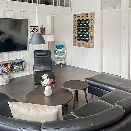 Stunning Home In Ebeltoft With Sauna *